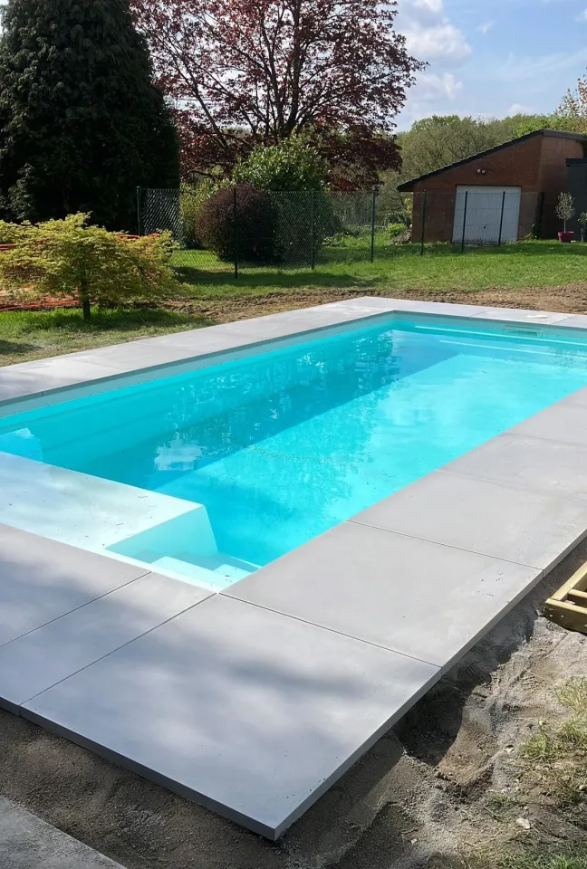 réalisation aménagement abords de piscine à Hannut par Green Concept