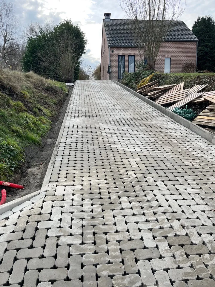 allée extérieure en pavés réalisée par Green Concept à Huy
