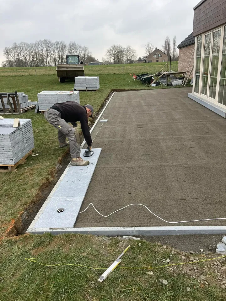 réalisation terrasse en grès cérame à Waremme par Green Concept